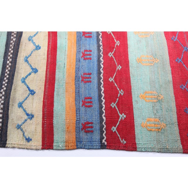 Textile 1950s Vintage Turkish Kilim Rug -5' 11'' X 8' 2'' For Sale - Image 7 of 11