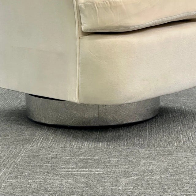 Mid-Century Modern Milo Baughman Style Swivel Chairs, Chrome Base, Cream Velvet For Sale - Image 11 of 13
