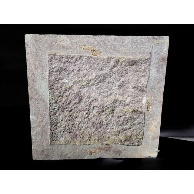 We present to you an antique Gothic capital from the 18th century, finely carved in stone. This magnificent architectural...