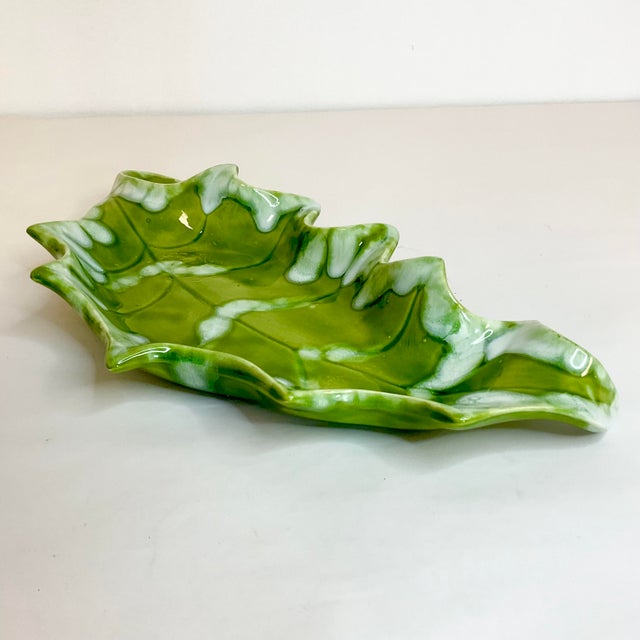 1970s Mid-Century Majolica Folk Art Americana Boho Chic Holly Leaf Dish - Christmas. For Sale - Image 10 of 11