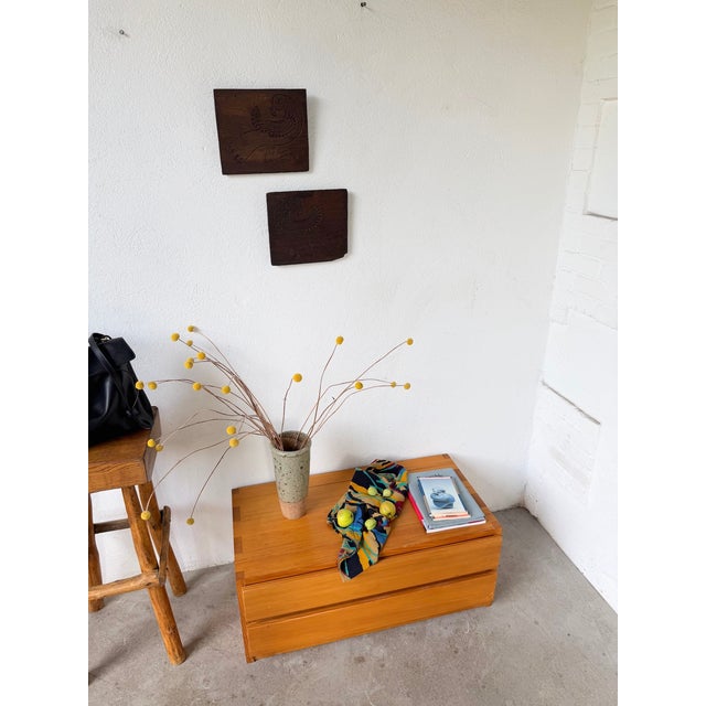 Set of two antique wood engravings/sculptures from the 1900s, depicting birds. We love the wood's patina, its thickness,...