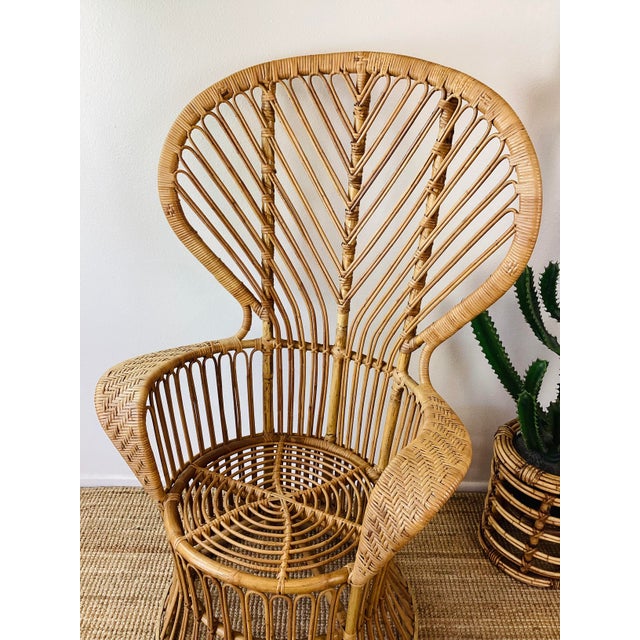 1960s Vintage 1960s Rattan Peacock Style Chair Italian Modern Gio Ponti Style For Sale - Image 5 of 10