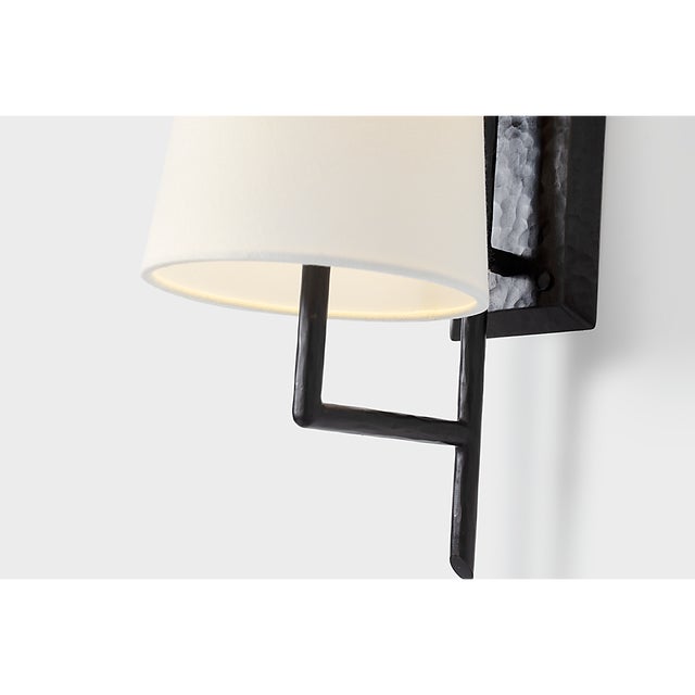 Visual Comfort Chapman & Myers for Visual Comfort Signature Ashton Large Single Sculpted Sconce in Aged Iron with Linen Shade For Sale - Image 4 of 8