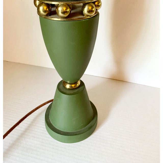 1950’s Mid-Century Modern Green and Gold Atomic Ceramic Lamp For Sale - Image 4 of 10