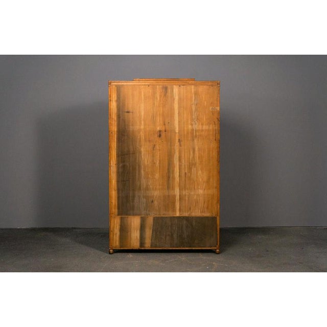 Art Deco Display Case in Birch For Sale - Image 6 of 18