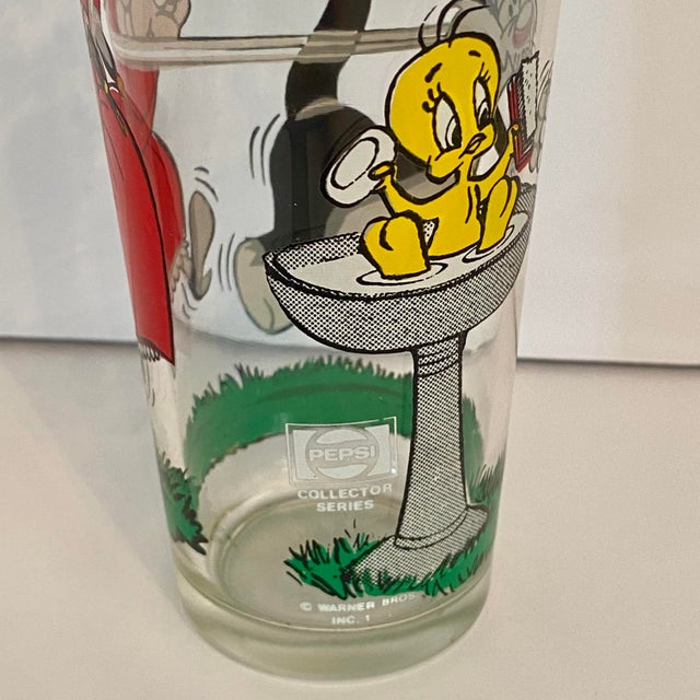 1970s 1976 Warner Bros. Looney Tunes Granny, Tweety Bird, and Sylvester the Cat "Interaction" Series Collector Glass For Sale - Image 5 of 8
