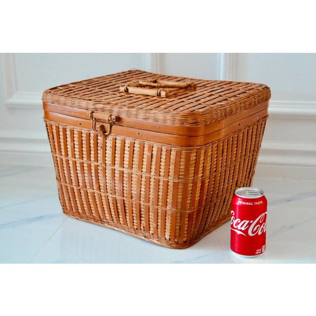 Chinoiserie Vintage Asian Large Wicker Storage Picnic Lidded Basket Trunk For Sale - Image 3 of 13