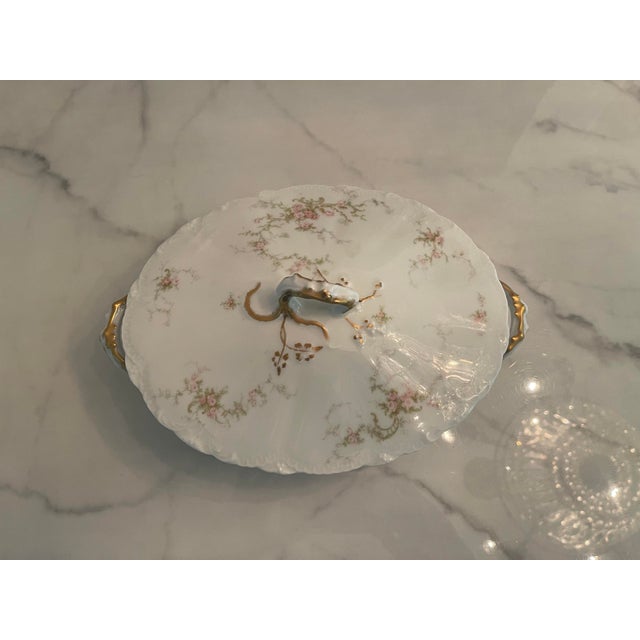 This piece would grace any table with its fine sprays of pink roses both inside and out of this fine tureen. Scalloped...