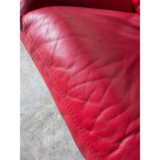 Vintage Postmodern Nicoletti Salotti–Style Italian Red Leather Sofa For Sale In Miami - Image 6 of 11