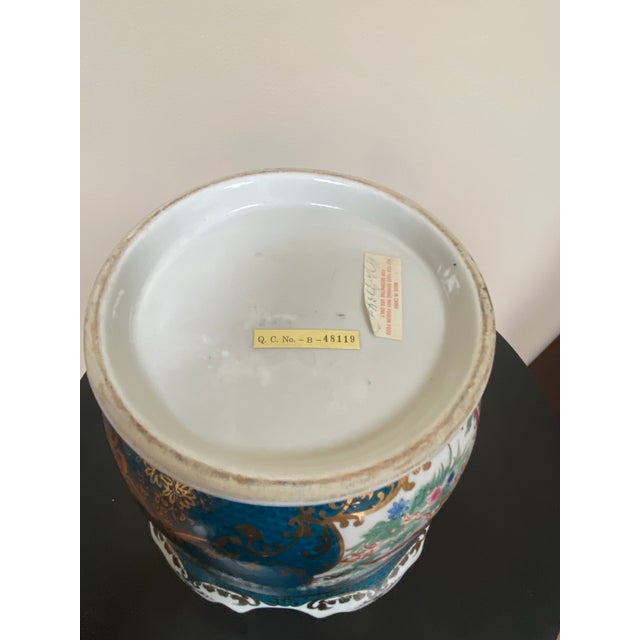 1980s Chinoiserie Porcelain Cachepot With Peacocks For Sale - Image 11 of 12