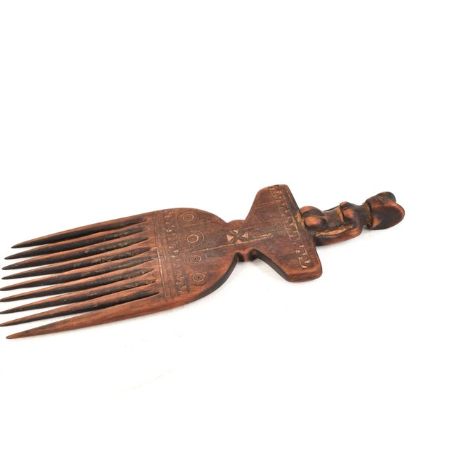 African Early 20th Century Nyamwezi Mwana Hiti Figural Comb Tanzania For Sale - Image 3 of 7