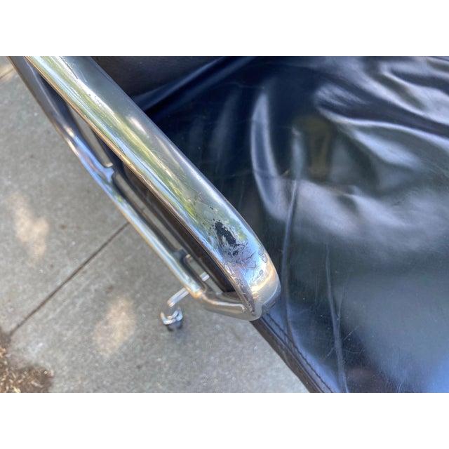 Animal Skin Authentic Herman Miller Eames Soft Pad Management Office Chair Black Leather For Sale - Image 7 of 12