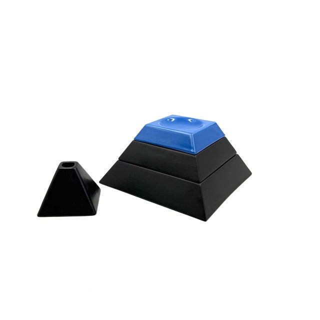 Postmodern French Pyramid Shaped Stacked Ceramic Ashtrays, 1980s, Set of 4 For Sale - Image 3 of 18