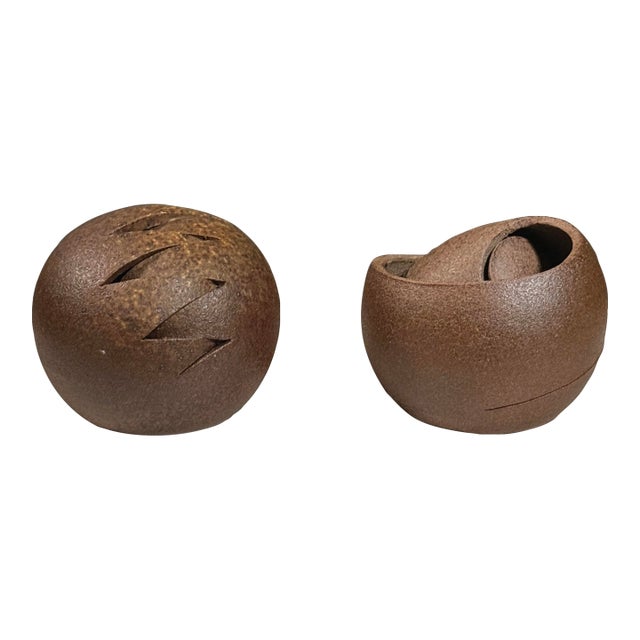 Kimi Nii – Vintage Pair of Postmodernist/Brutalist Stoneware Wood-Fired Sculptures, Signed For Sale