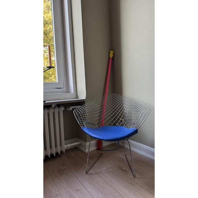 Metal Diamond Chair in Silver with Orange Seat by Harry Bertoia for Knoll, 1980s For Sale - Image 7 of 8