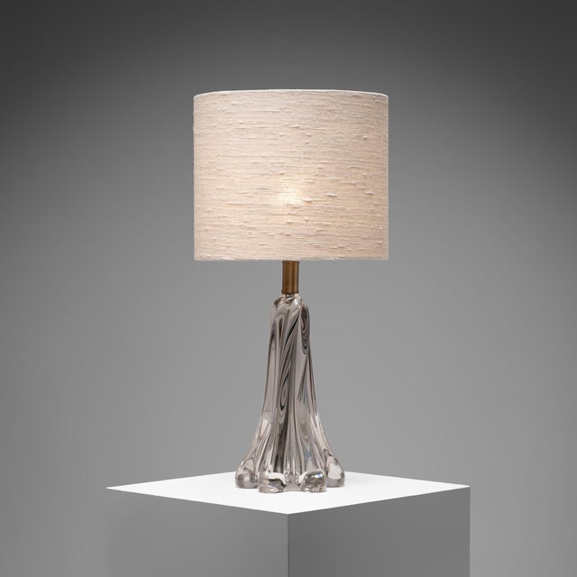 Attributed to Art Vannes Le Châtel, France, this elegant crystal table lamp is distinguished by its sculptural organic...