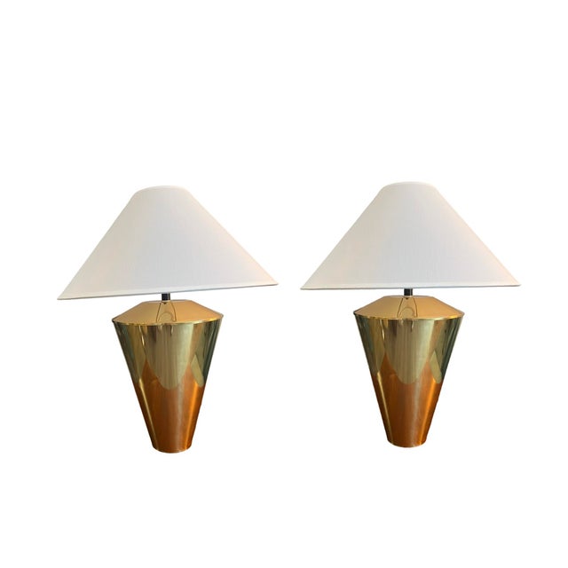 We have for your consideration a very beautiful pair of vintage table lamps from around the 1970s. Manufacture is unknown...