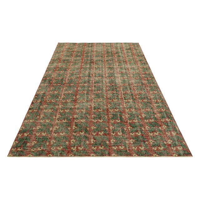1960s Vintage Zeki Müren Rug in Green With Red Geometric Patterns | Rug & Kilim For Sale - Image 5 of 7