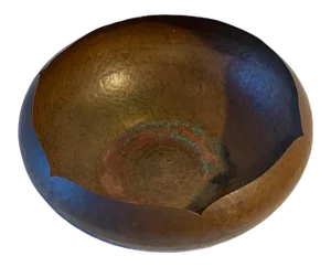 1945 Arts & Crafts-Style Armenac Hairenian Hammered Copper Scalloped Bowl