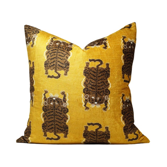 22" Le Tibetan Tiger Velvet Pillow For Sale - Image 4 of 6