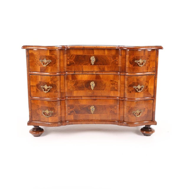 Baroque Chest of Drawers in Walnut, 1760 For Sale - Image 11 of 12