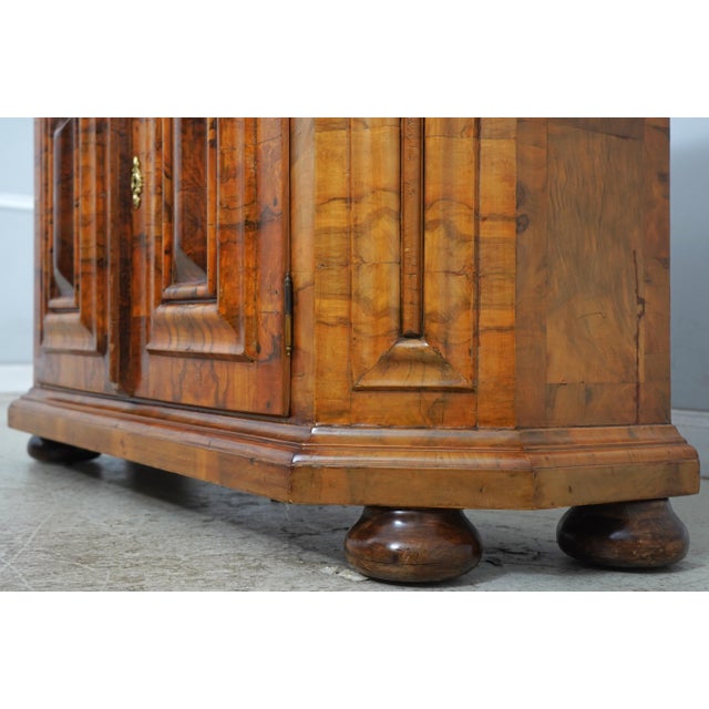 Antique Italian 18th Century Burl Wood 2 Door 2 Drawer Credenza Cabinet For Sale - Image 12 of 18
