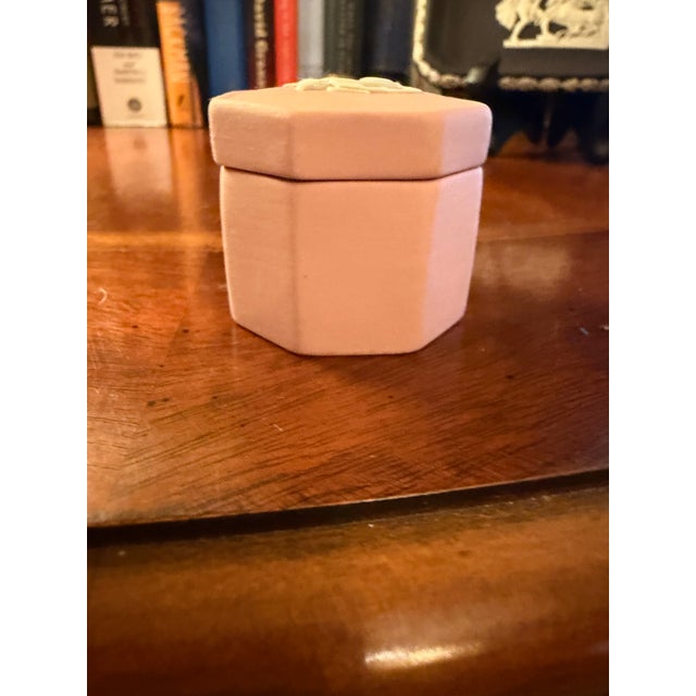 1960s Vintage Wedgwood Pink Jasperware Octagonal Trinket Pill Box With Cupid Motif 2" For Sale - Image 5 of 7