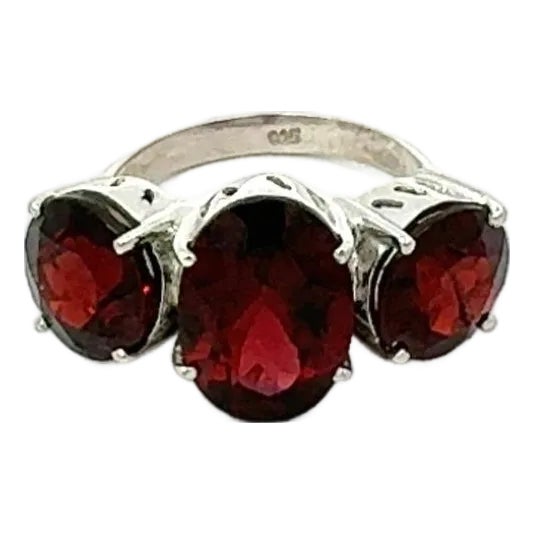 Classic 925 Silver Three Stone Prong Set Statement Ring With Red Garnet - Size 6.5 For Sale