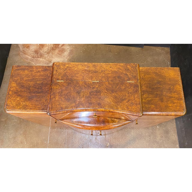 English Cocktail Bar or Drinks Cabinet From the Art Deco Era For Sale - Image 16 of 18