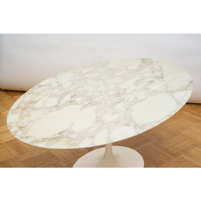 This elegant Saarinen Pedestal Dining Table was purchased from Knoll in 2001. It has a rare polished Calacatta coated...