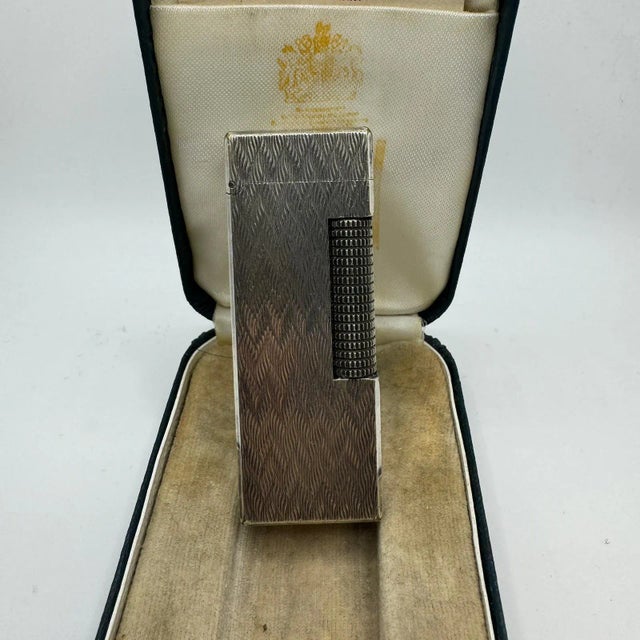 Rare Iconic Vintage and Elegant Dunhill Silver Plated Circa 1980s The James Bond Lighter of Choice Swiss Made Lighter. In...