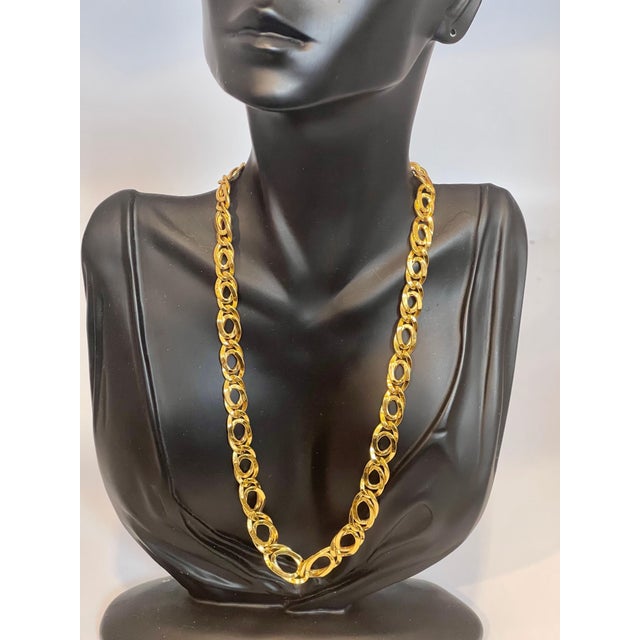 Metal 18 Karat Yellow Gold Hammered Double Oval Graduating Link Necklace 21 Gm For Sale - Image 7 of 8