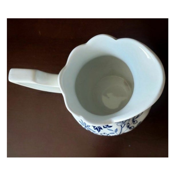 English Vintage J&g Meakin "Cathay" Royal Staffordshire Blue & White Creamer For Sale - Image 3 of 4