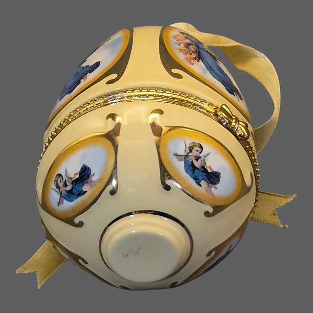 Late 20th Century Mr. Christmas Valerie Parr Hill Musical Egg Angels Hinged Trinket Box Ornament For Sale - Image 6 of 8