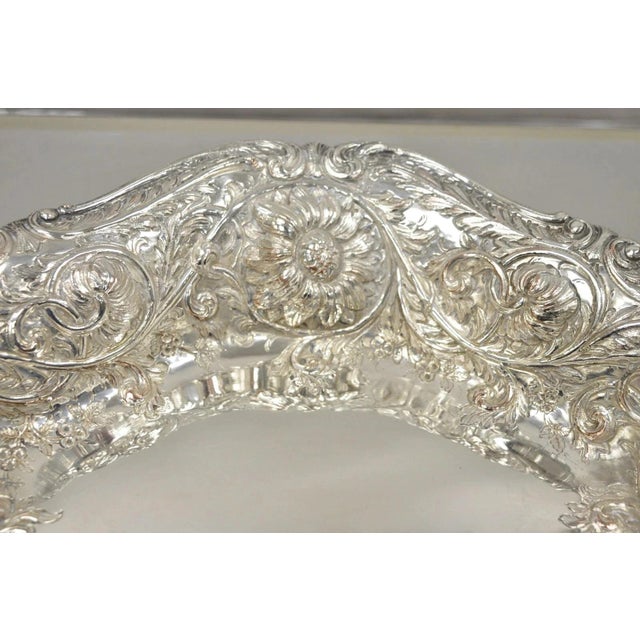Early 20th Century M&h English Victorian Art Nouveau Silver Plated Floral Repousse Fruit Bowls Pair For Sale - Image 4 of 12