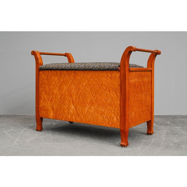 Art Nouveau Chest Bench in Cherry Wood and Bird's-Eye Maple, 20th Century For Sale - Image 8 of 18