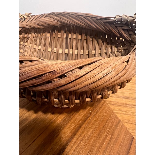 Vintage Handwoven Buttocks Basket With Wrapped Handle – Small Appalachian Basket For Sale - Image 14 of 18