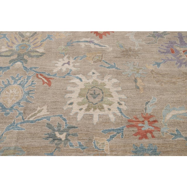 21st Century Modern Sultanabad Wool Rug For Sale In New York - Image 6 of 11