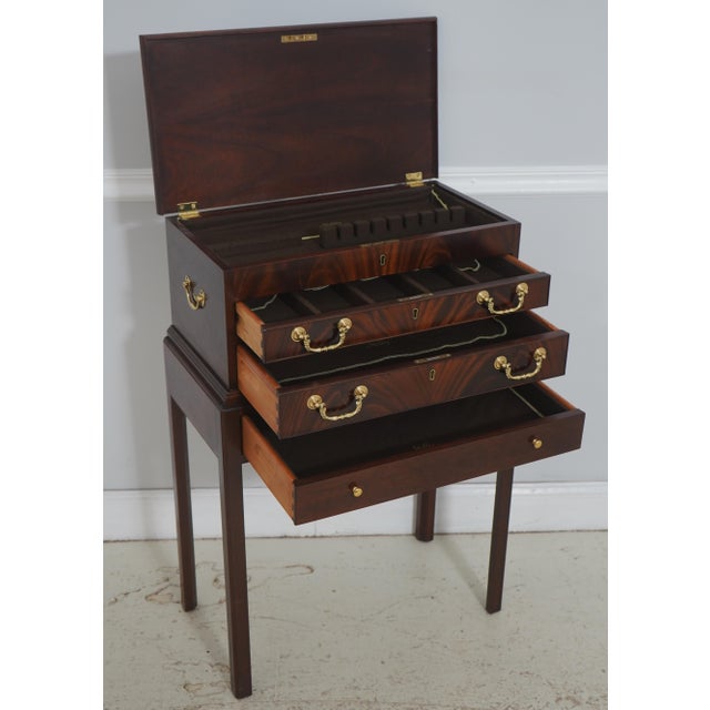 Traditional Stickley Colonial Williamsburg Mahogany Silver Chest For Sale - Image 3 of 18