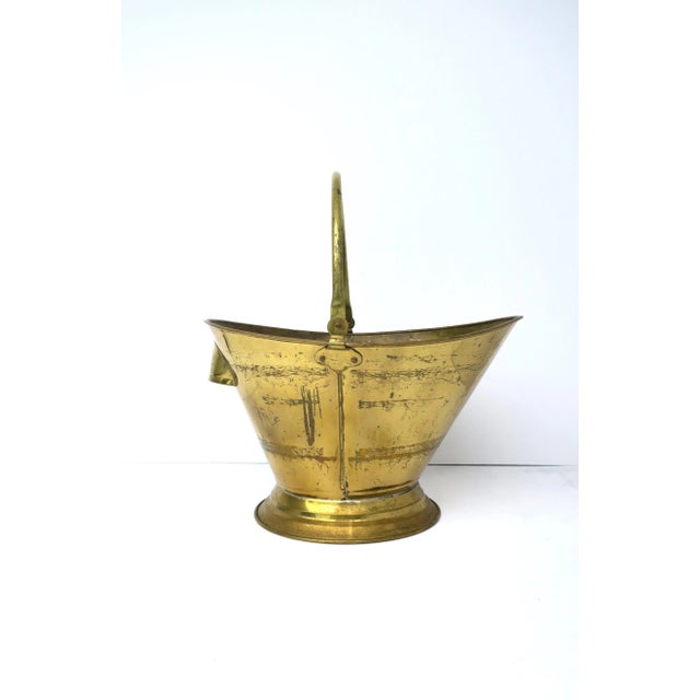 English Brass Coal Scuttle Fireplace Chimney Bucket Pot For Sale In New York - Image 6 of 12
