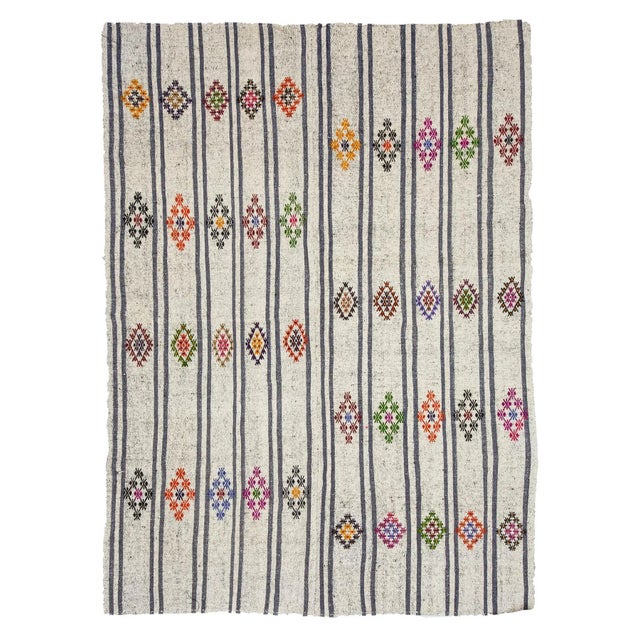 Textile 1960s Vintage Embroidered Gray Kilim Rug- 6′6″ × 8′8″ For Sale - Image 7 of 7