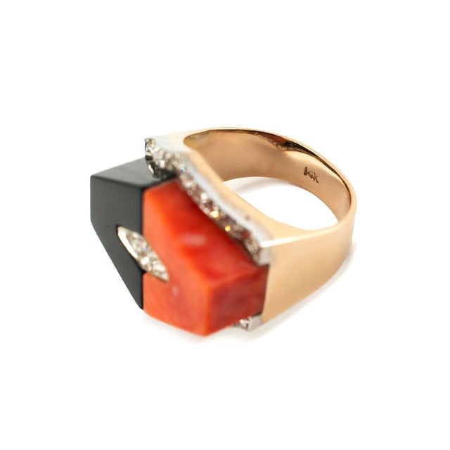 Vintage Ladies 14k Yellow Gold Coral Onyx Diamond Geometric Cocktail Ring, Size 6 For Sale In Houston - Image 6 of 7