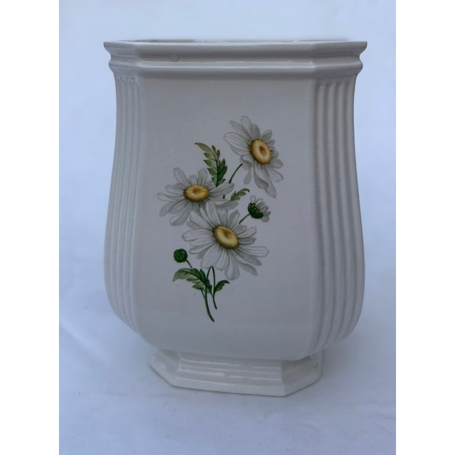Mid 20th Century Fluted Staffordshire Ceramic Vase With Daisy Floral Design For Sale - Image 12 of 12