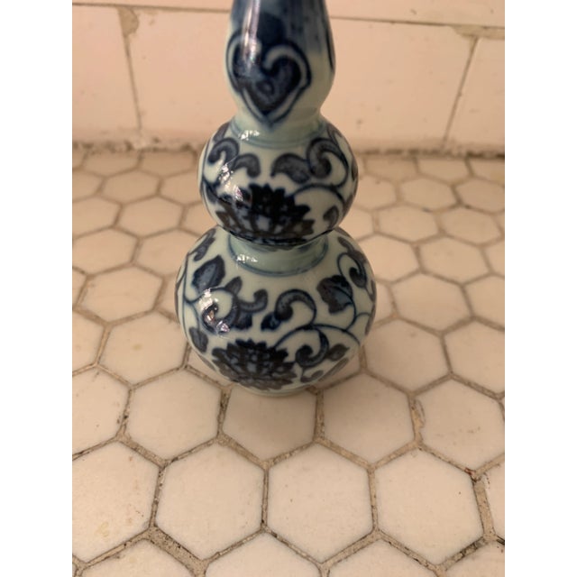 Blue & White Porcelain Floral Chinoiserie Vase For Sale In Los Angeles - Image 6 of 7
