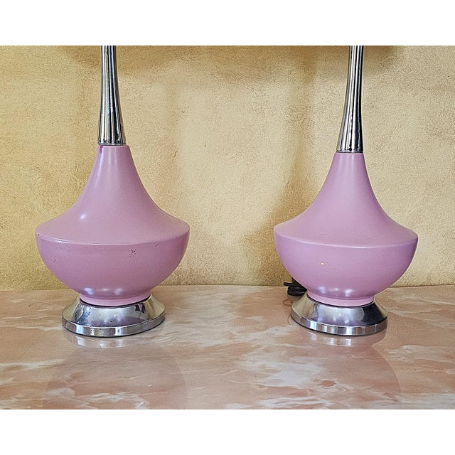 Pair of Vintage Pink Ceramic Table Lamps in Mid-Century Modern Atomic Style -After Gordon Martz For Sale - Image 9 of 18