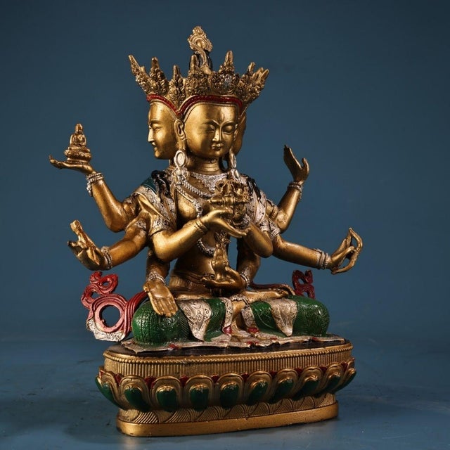 1980s Tibetan Gilt Painted Bronze Ushnishavijaya (Vijaya) Statue, Three‑Face Eight‑Armed Buddhist Goddess Sculpture For Sale - Image 4 of 10