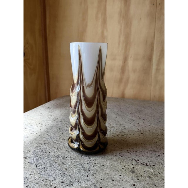 Glass Mid-Century Modern Italian Brown and White Swirl Pulled Feather Murano Glass Vase by Carlo Moretti, 1970s For Sale - Image 7 of 8