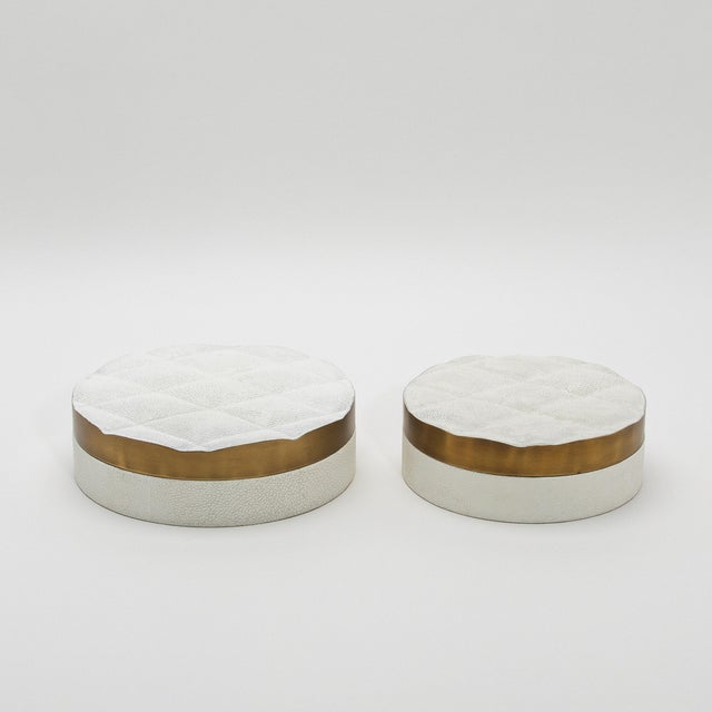 Set of 2 Quilted Boxes in White Shagreen With Bronze Patina Brass by Kifu Paris For Sale In Los Angeles - Image 6 of 6