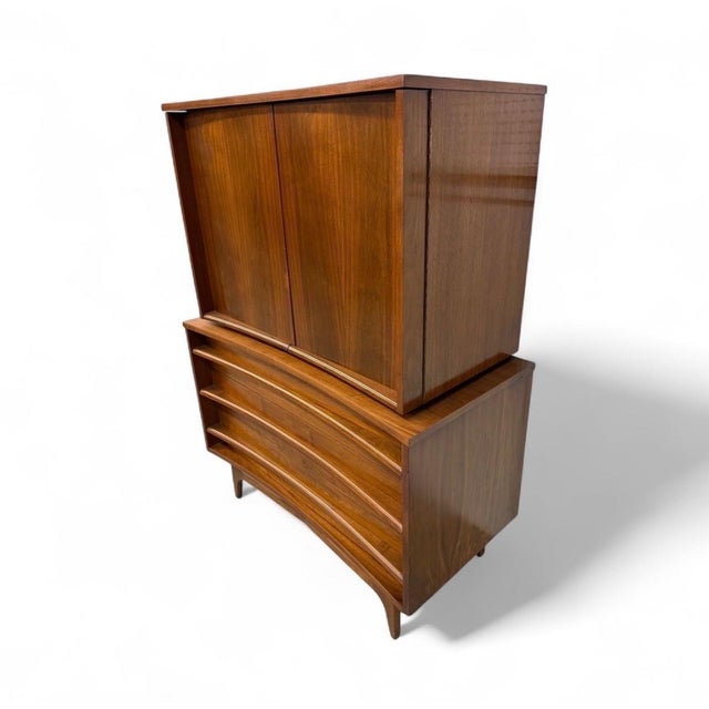 Mid-Century Modern Mid-Century Modern Young Manufacturing Walnut High Chest For Sale - Image 3 of 8