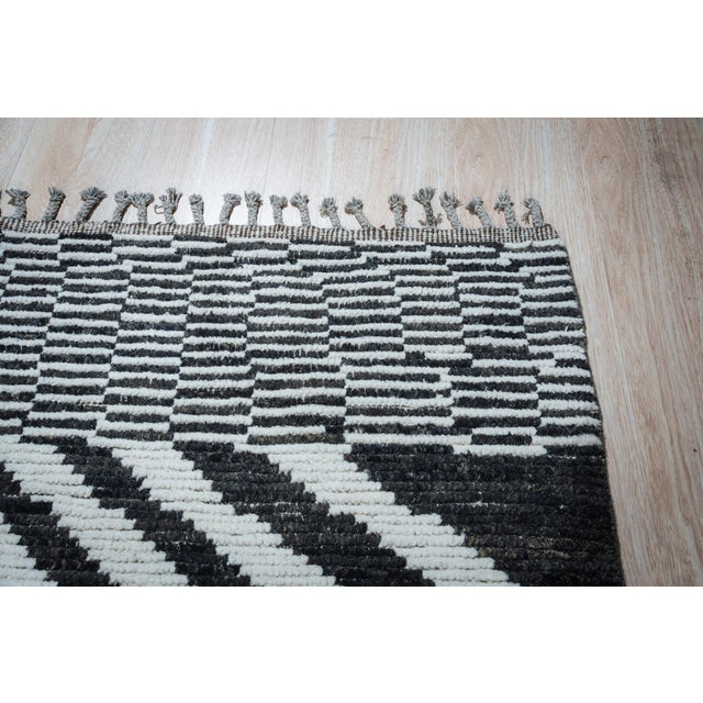 12x15 Bold Tribal Black and Cream Tribal Design Modern Contemporary Berber Carpet Rug For Sale In New York - Image 6 of 9